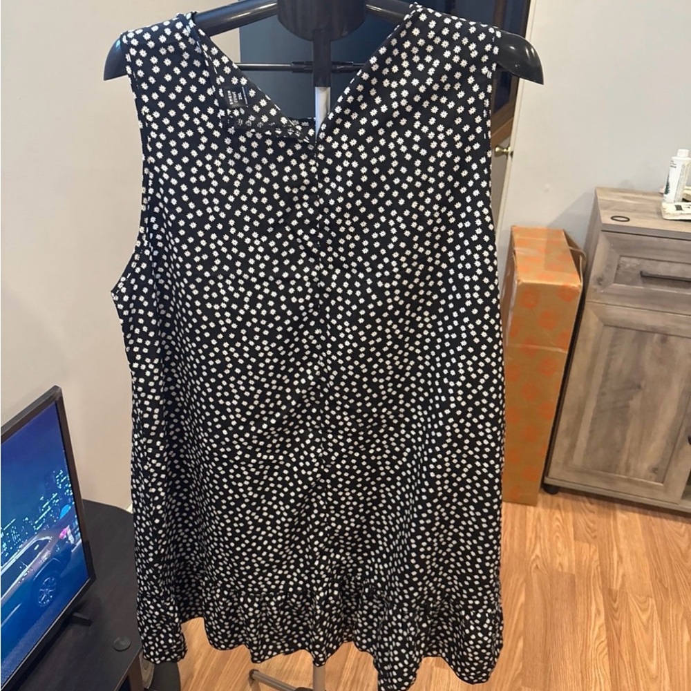 SHEIN Black and White Floral Pattern Top - Picture 2 of 3